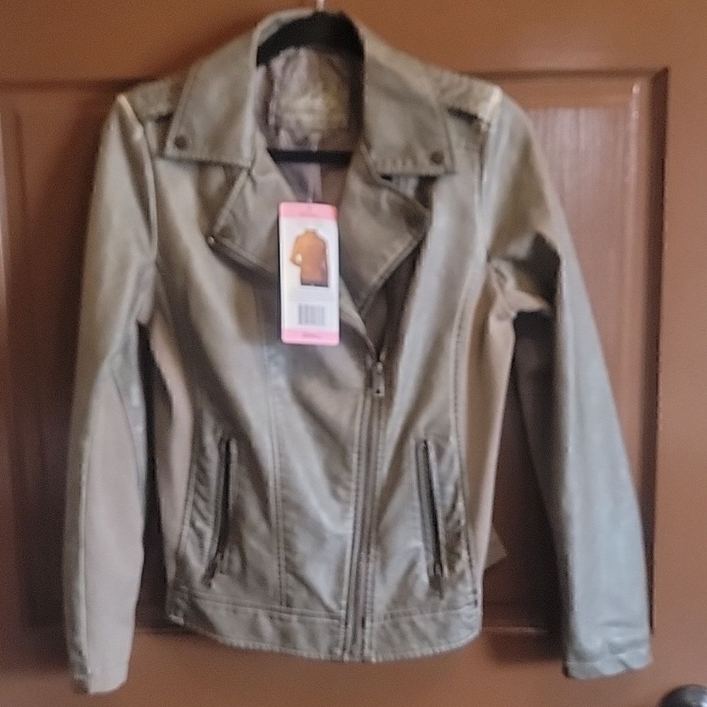 Sebby-Taupe Diagonal zip faux leather jkt. S. NWT. - Picture 4 of 7